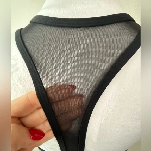 PINK Victoria’s Secret Burgundy Mesh Back Sports Bra - Size M - Picture 4 of 5